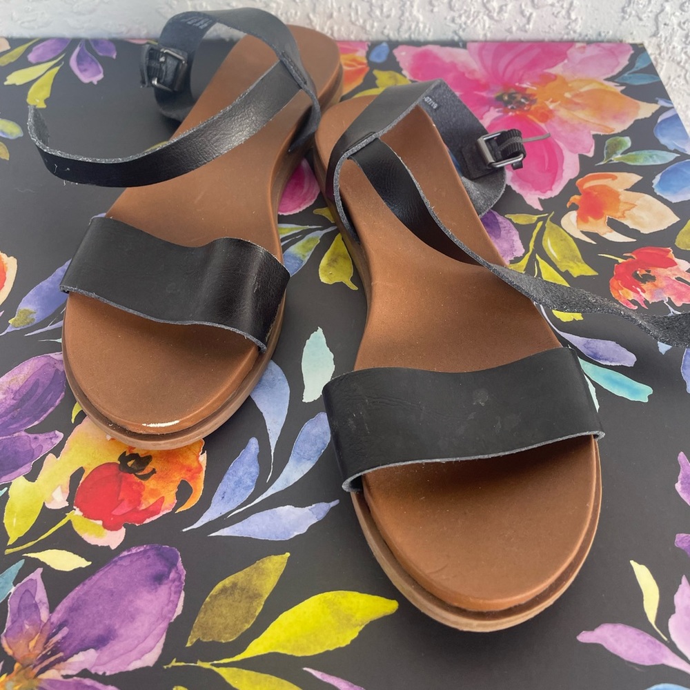 Universal Thread sandals